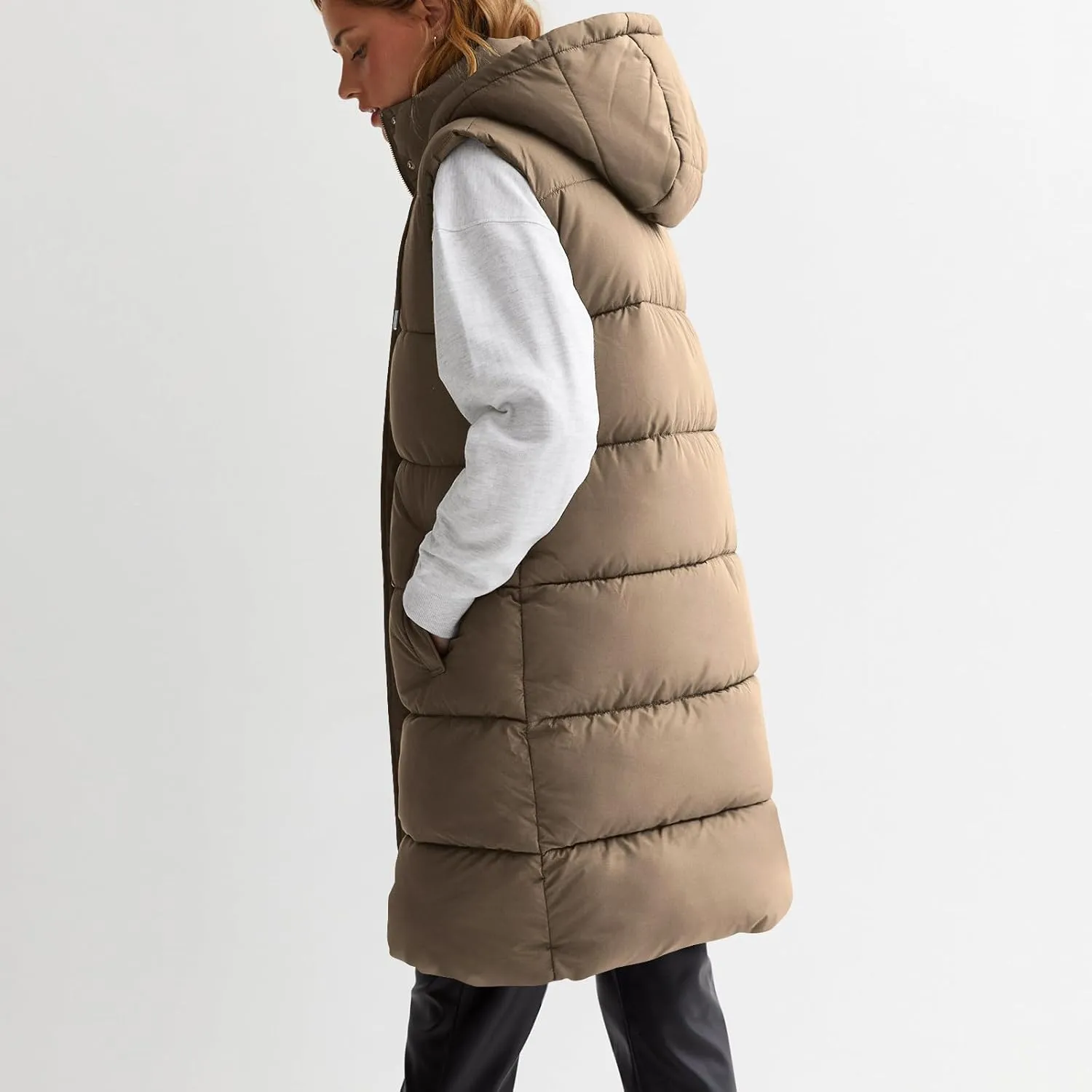 Women Long Puffer Vest Oversized Quilted Vest Zipper Hooded Down Vest Sleeveless Puffy Jacket Winter Outerwear Vests
